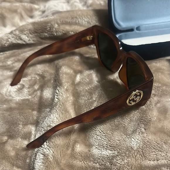 Gucci Tortoise Shell Sunglasses - Picture 3 of 4